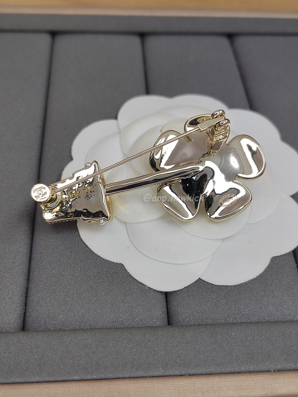 Chanel Diamond Inlaid Flower Pot Brooch (2) - www.newkick.vip